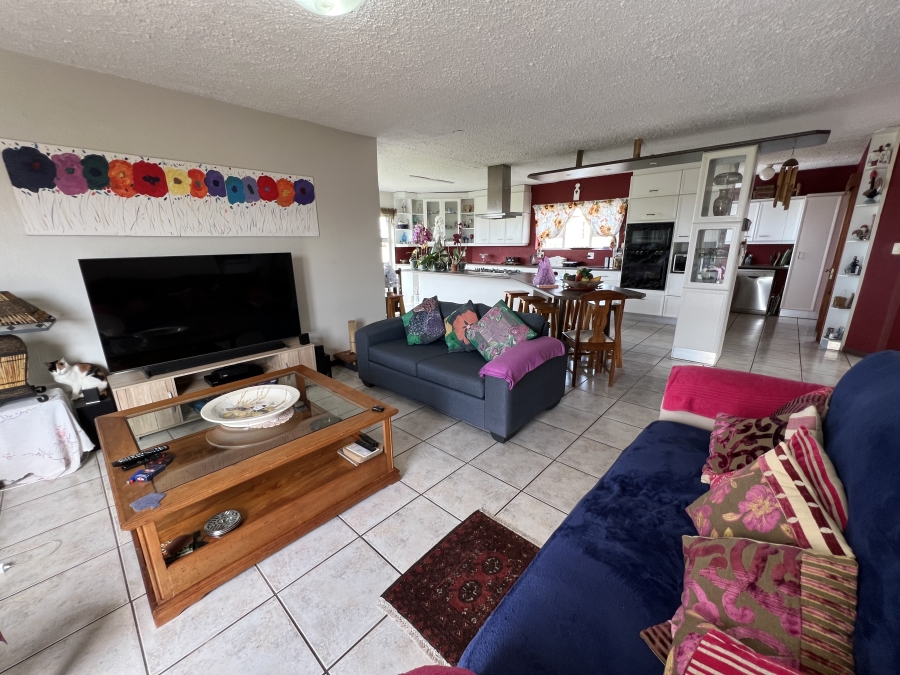 5 Bedroom Property for Sale in Wavecrest Eastern Cape